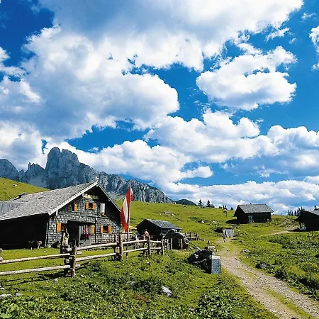 Spacious Holiday With Beautiful Roof Terrace In The Centre Neukirchen am Großvenediger